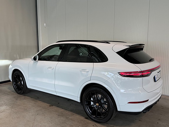 Porsche Cayenne Turbo 8 of 23