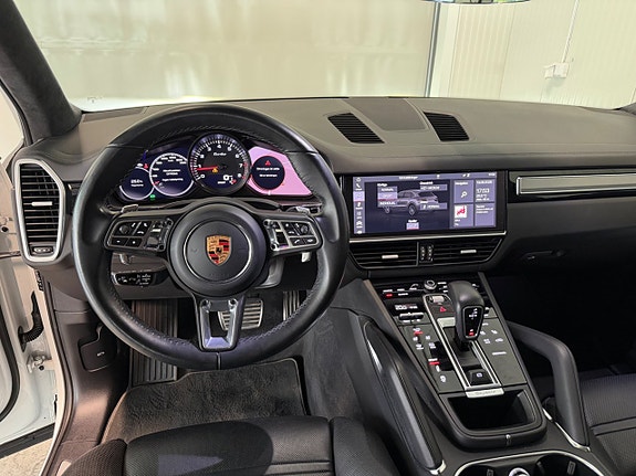 Porsche Cayenne Turbo 12 of 23