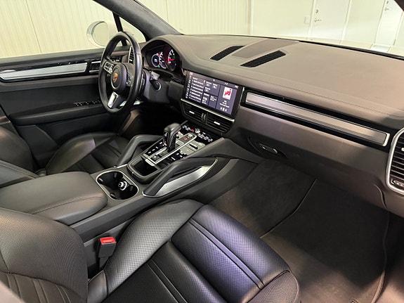 Porsche Cayenne Turbo 14 of 23