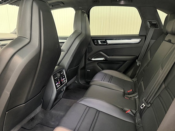 Porsche Cayenne Turbo 20 of 23
