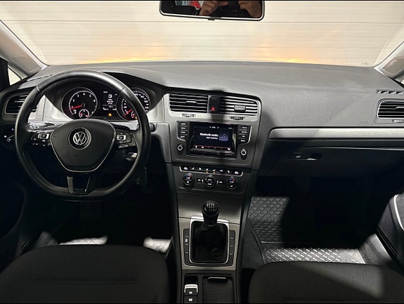 Volkswagen Golf VII 6 of 15