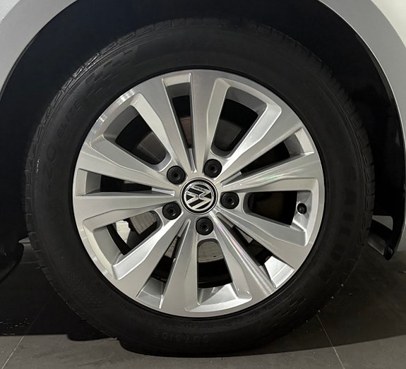 Volkswagen Golf VII 9 of 15