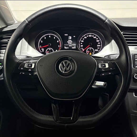 Volkswagen Golf VII 13 of 15