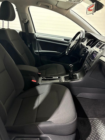 Volkswagen Golf VII 15 of 15