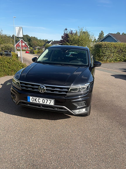 Volkswagen Tiguan 2 of 6