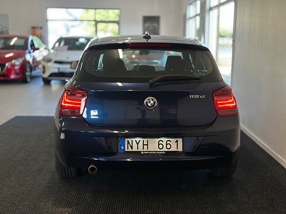 BMW 118d 3 of 24