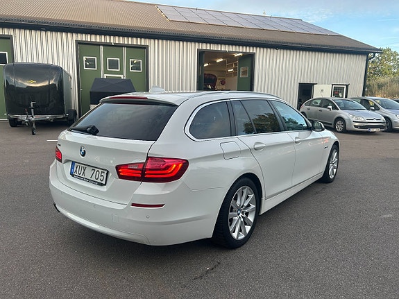 BMW 520d 2 of 16