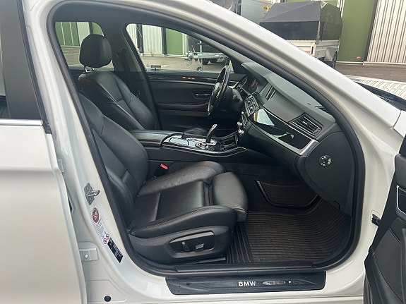 BMW 520d 12 of 16