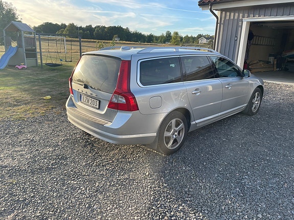 Volvo V70 3 of 6