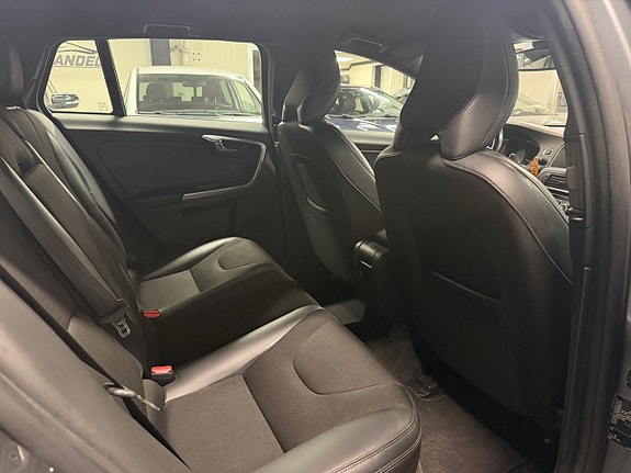 Volvo V60 Cross Country 8 of 19