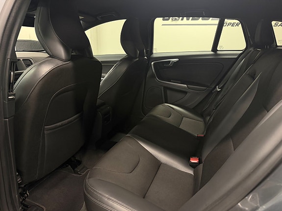 Volvo V60 Cross Country 7 of 19