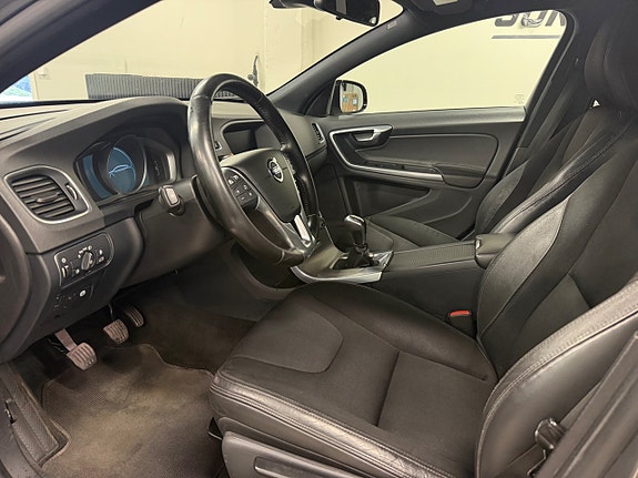 Volvo V60 Cross Country 6 of 19