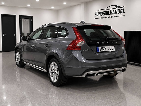Volvo V60 Cross Country 3 of 19