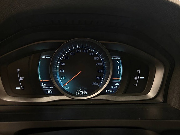 Volvo V60 Cross Country 14 of 19