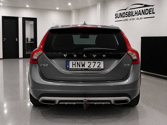 Volvo V60 Cross Country 4 of 19