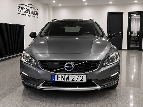 Volvo V60 Cross Country 2 of 19