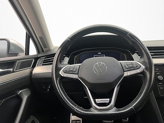 Volkswagen Passat Alltrack 14 of 30