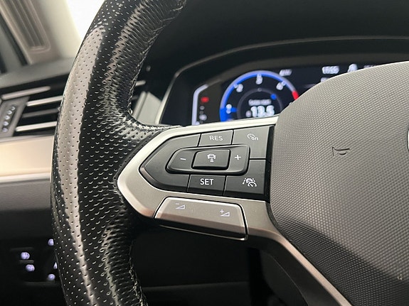 Volkswagen Passat Alltrack 19 of 30