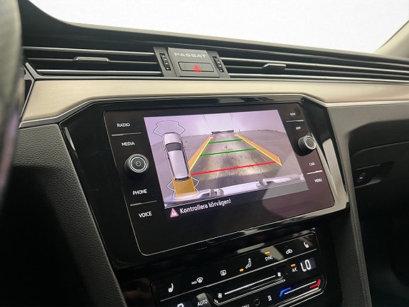 Volkswagen Passat Alltrack 24 of 30