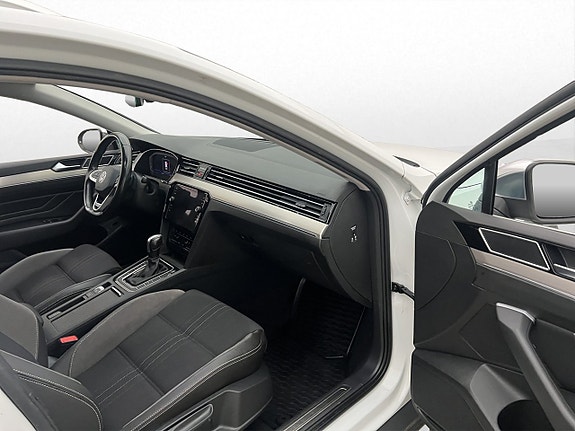 Volkswagen Passat Alltrack 16 of 30