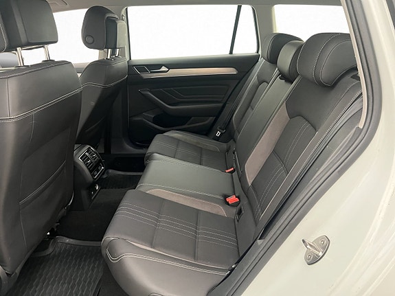 Volkswagen Passat Alltrack 17 of 30