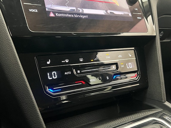 Volkswagen Passat Alltrack 25 of 30