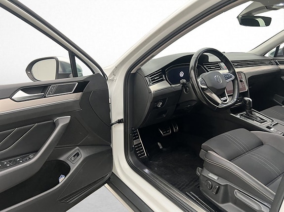 Volkswagen Passat Alltrack 11 of 30