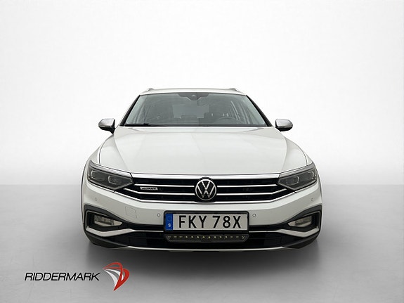 Volkswagen Passat Alltrack 2 of 30