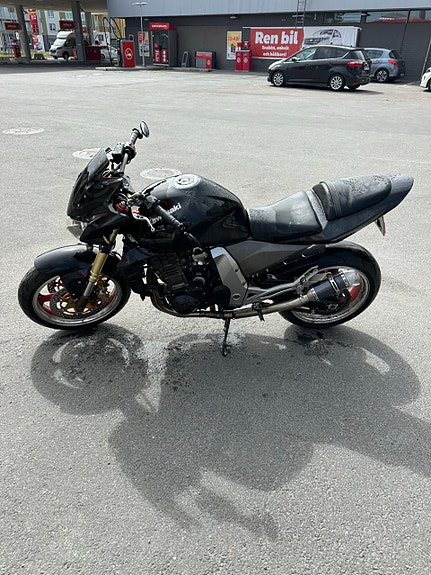 Kawasaki Z1000 4 of 7