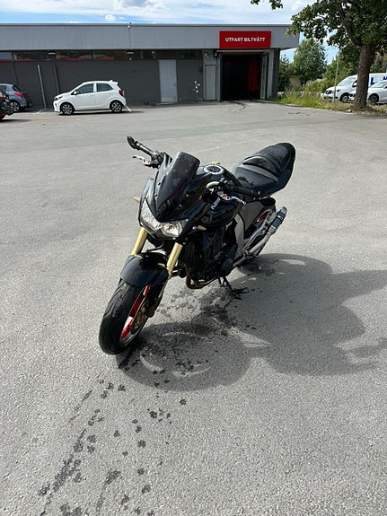 Kawasaki Z1000 3 of 7