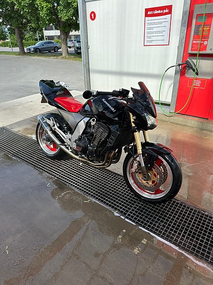 Kawasaki Z1000 6 of 7