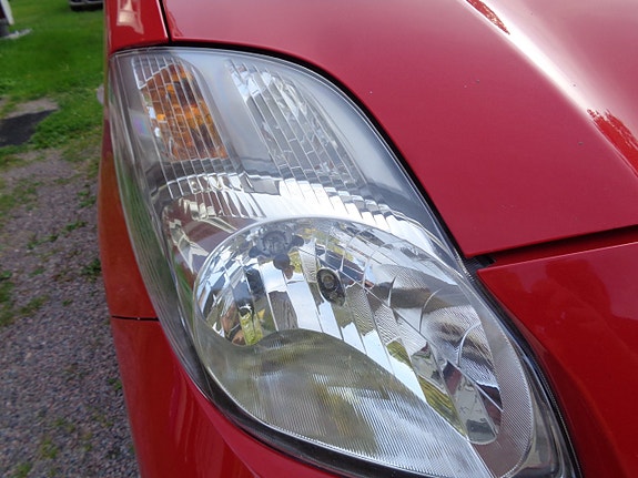 Toyota Yaris 6 of 30