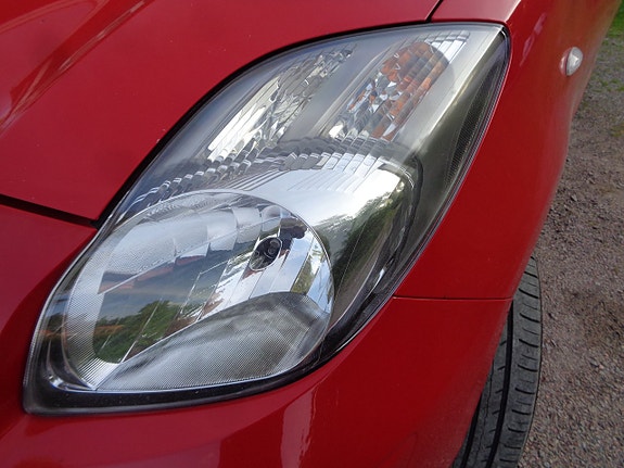Toyota Yaris 7 of 30