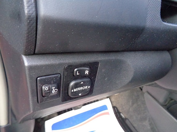 Toyota Yaris 17 of 30