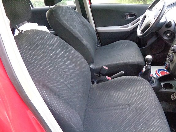 Toyota Yaris 22 of 30