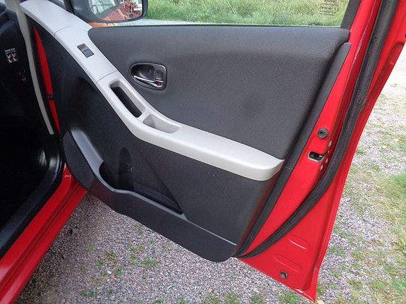 Toyota Yaris 30 of 30