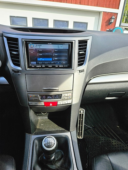 Subaru Legacy Outback 3 of 6
