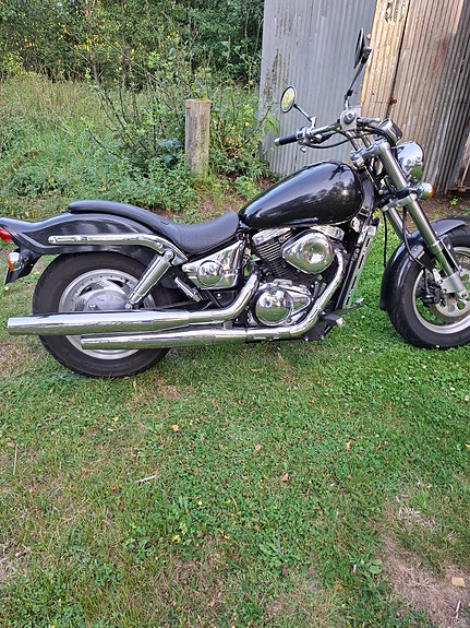 Suzuki VZ800 4 of 6