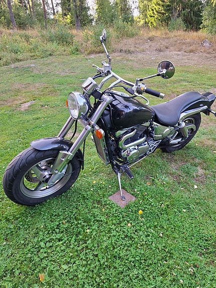 Suzuki VZ800 2 of 6