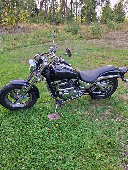 Suzuki VZ800 3 of 6