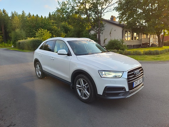 Audi Q3 3 of 7