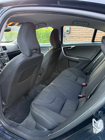 Volvo S60 7 of 8