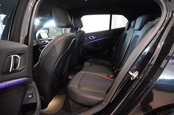 BMW 118i 7 of 13