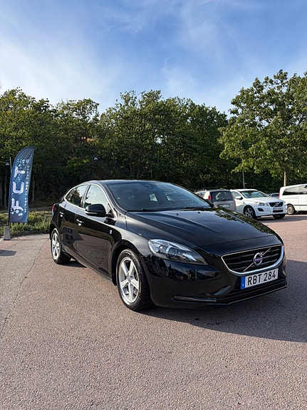 Volvo V40 2 of 6