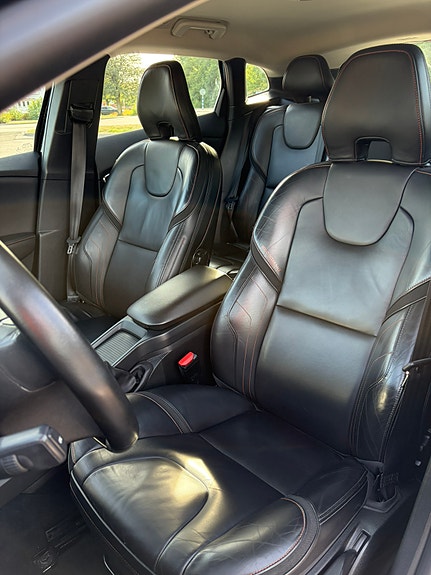 Volvo V40 4 of 6