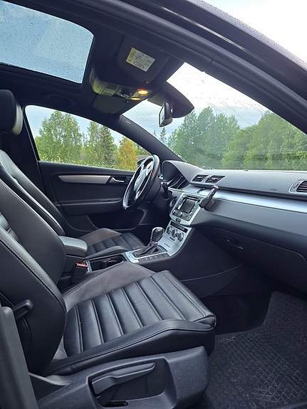 Volkswagen Passat Alltrack 9 of 12