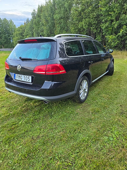 Volkswagen Passat Alltrack 5 of 12