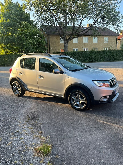 Dacia Sandero Stepway 2 of 8