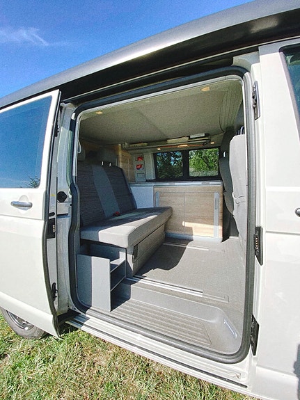 Volkswagen California 6 of 9