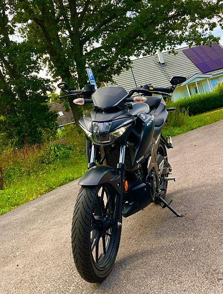 Suzuki GSX-S125 3 of 9